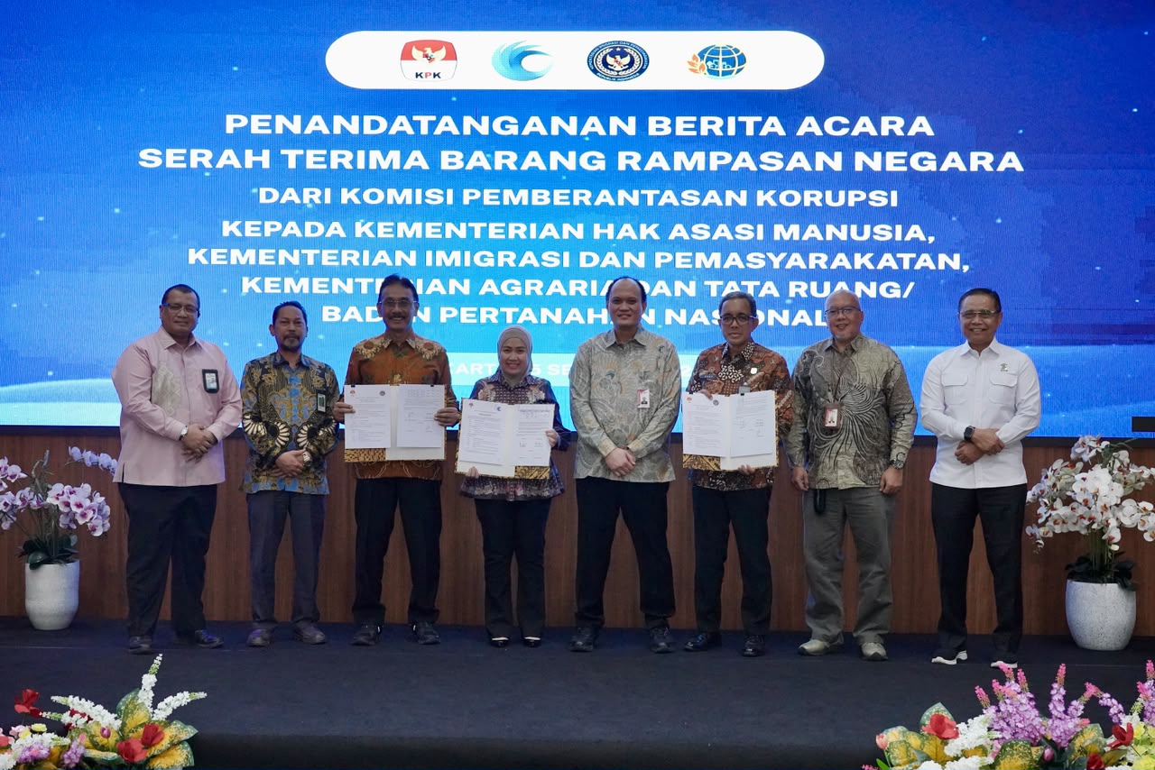 Terima-Barang-Rampasan-Negara-dari-KPK-Sekjen-ATR