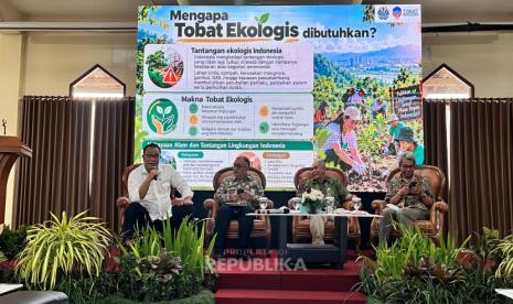 Menteri Lingkungan Hidup Mohammad Jumhur Hidayat saat menghadiri sebuah kegiatan di Sleman