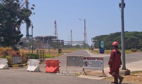 Menara flare di kawasan Kilang Balongan, Indramayu
