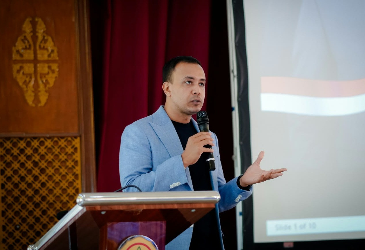 Narasumber menyampaikan materi kepada mahasiswa peserta National Leadership Academy