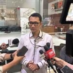 Juru bicara KPK Budi Prasetyo berbicara di Gedung Merah Putih KPK Jakarta