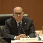 Menteri Investasi dan Hilirisasi Rosan Roeslani menyampaikan paparan dalam rapat