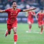Pesepak bola dalam pertandingan liga