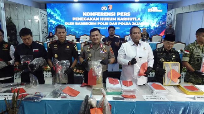 Konferensi pers Polri tentang tersangka korporasi karhutla