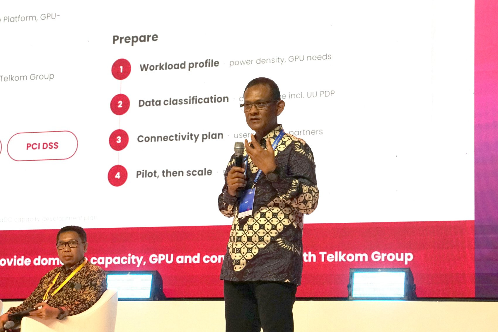 VP Sales & Marketing NeutraDC Erik Orbandi saat menjadi panelis Sovereign Tech Summit 2026, Kamis (22/10)