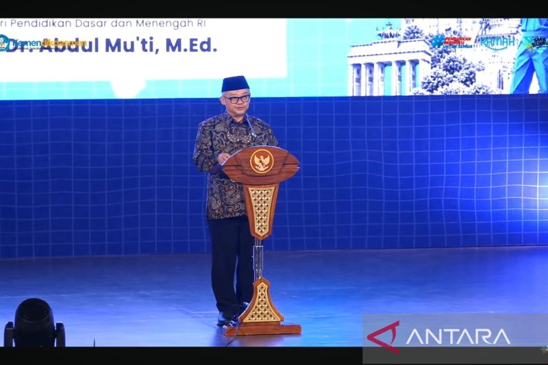 Menteri Pendidikan Dasar dan Menengah Abdul Mu'ti menyampaikan pesan dalam pelepasan lulusan secara daring