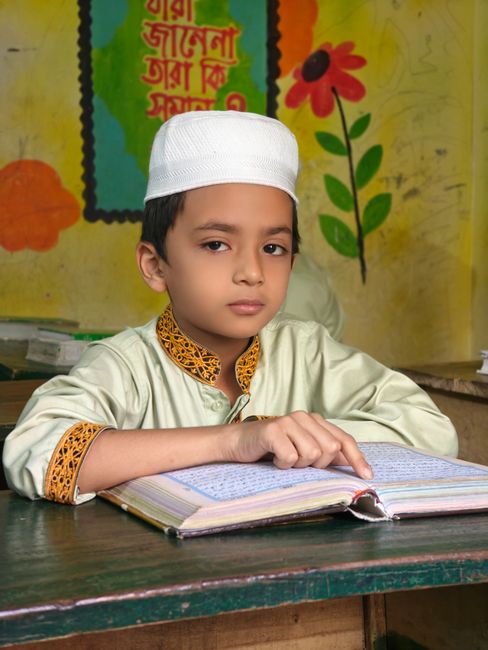 Nasir Djamil Sumbang Rp20 Juta untuk Kegiatan Santri Pesantren Modern Al Zahrah Bireuen