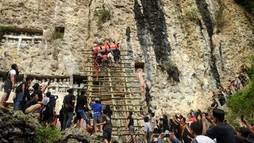 Karhutla Toraja Utara Hanguskan Ratusan Peti Jenazah di Makam Tradisional