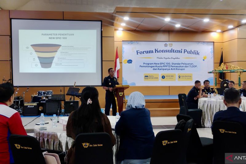 Kepala Bea Cukai Batam menjelaskan program layanan prioritas bagi perusahaan patuh