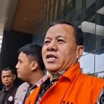 Bupati Kuantan Singingi nonaktif Suhardiman Amby dalam proses hukum