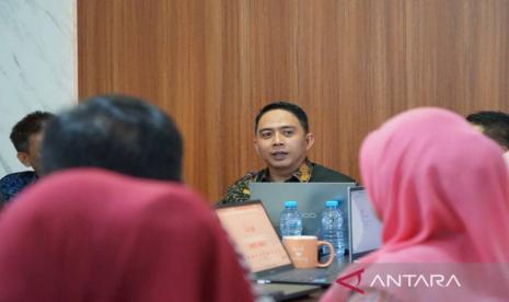 Suasana rapat pembahasan harmonisasi rancangan peraturan daerah Kabupaten Mamuju