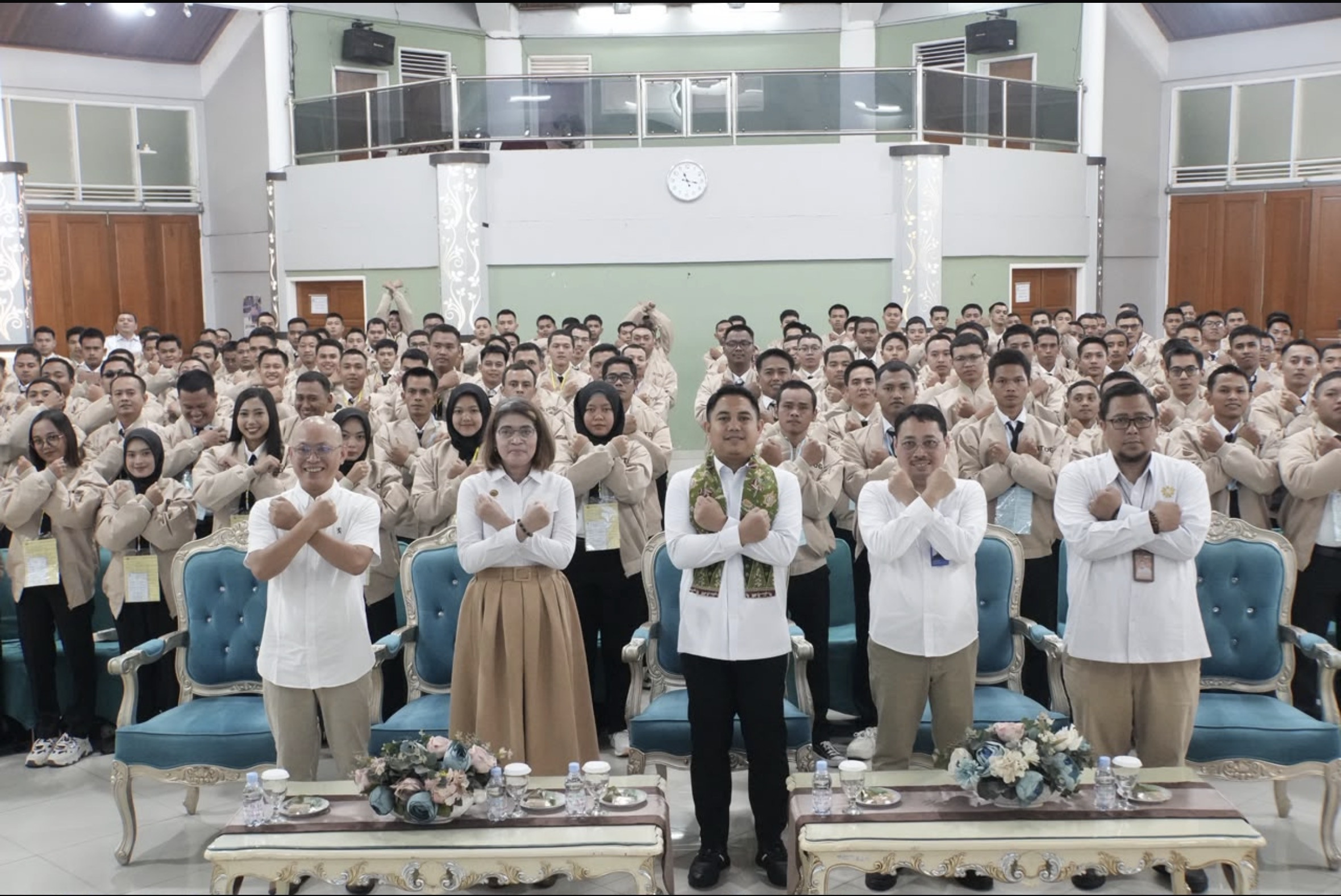 Wamen Dzulfikar Lepas 271 Pekerja Migran ke Korea Selatan Lewat Jalur G to G