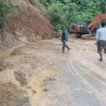 Sawah Terendam Sepekan, Petani Aceh Tamiang Panen Manual dengan Perahu Terpal