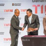 Seremoni penandatanganan kerja sama tiga BUMN dengan latar Danantara Indonesia