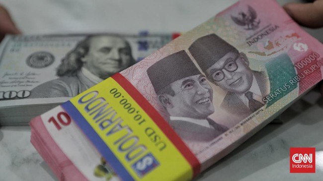 Ilustrasi mata uang rupiah yang melemah terhadap dolar Amerika Serikat