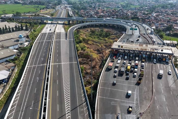Arus kendaraan di jalan tol Jabodetabek