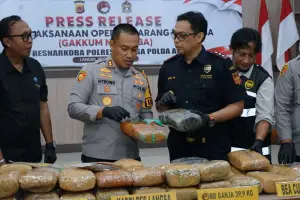 Barang bukti narkotika yang diamankan Polres Langsa dalam konferensi pers Operasi Sarang Narkoba 2026