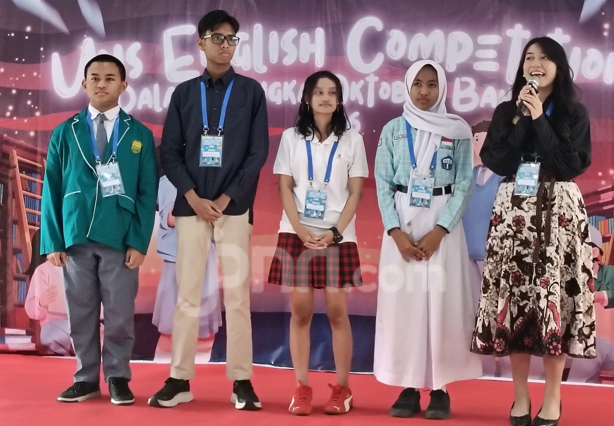 Dua Siswa SMA Batik 1 Surakarta Juara II dan III Lomba Pidato Bahasa Inggris UEC 2026