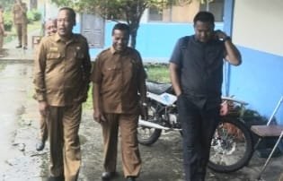 Kacabdisdik Wilayah Kabupaten Aceh Selatan saat memotivasi siswa