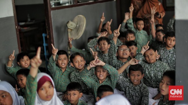 Prabowo Dukung Santri dan Madrasah lewat Beasiswa hingga Tunjangan Guru
