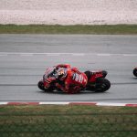 Balapan motor melaju kencang di Sirkuit Internasional Sepang, Malaysia