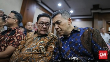 Silmy Karim menjalani sidang perdana di Pengadilan Tipikor