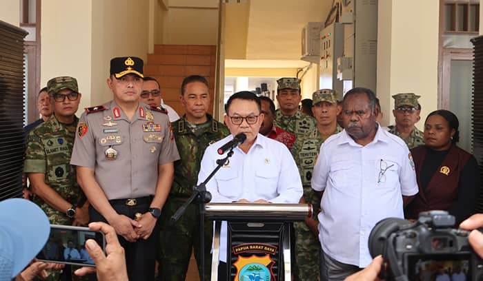 Menko Polkam Dudung Abdurachman saat kunjungan kerja di Mapolda Papua Barat Daya, Sorong