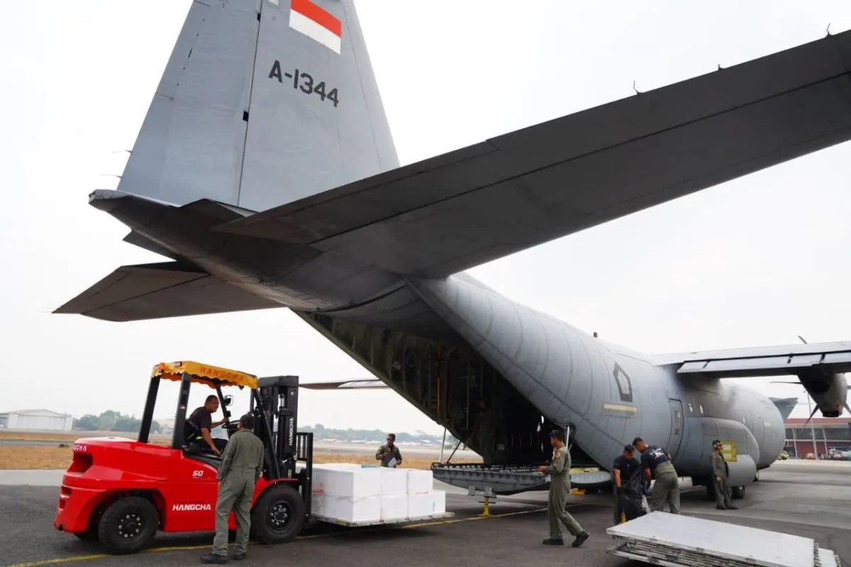 Dua Hercules TNI AU Angkut 4,6 Ton Dry Ice untuk Modifikasi Cuaca di Palembang dan Banjarmasin
