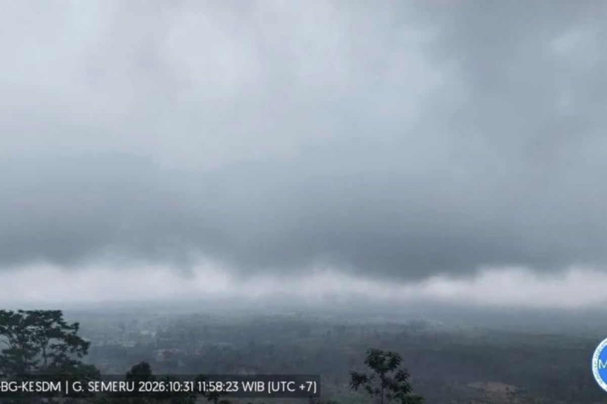 Aliran sungai di lereng Gunung Semeru yang dilalui banjir lahar