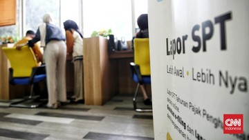 Ilustrasi wajib pajak melaporkan SPT tahunan di kantor pelayanan pajak