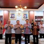 Petugas PLN dan aparat kepolisian dalam pengamanan proyek ketenagalistrikan di Sulawesi Selatan