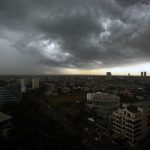 Langit mendung di atas kota