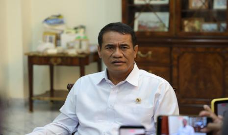 Tumpukan karung beras di toko beras