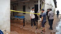 Polisi melakukan olah tempat kejadian perkara penembakan di Bangka Selatan