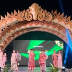 Perajin lokal memamerkan karya fesyen berbahan ramah lingkungan