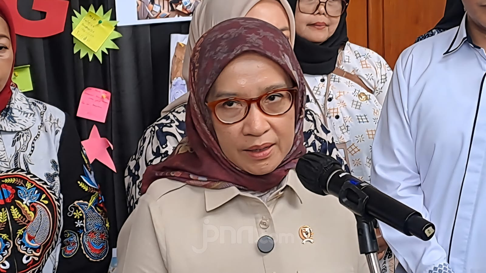 Di Hadapan Ribuan PPPK Jember, Menteri Rini Apresiasi Jember yang Tak Merumahkan Pegawai
