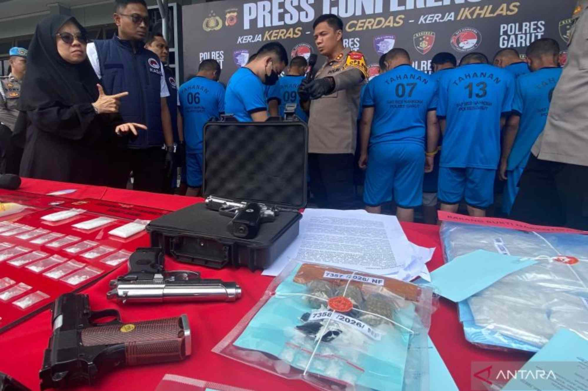 Tersangka Pengedar Sabu Garut Bawa Tiga Pistol Airsoft Gun, Polisi Dalami Kepemilikannya