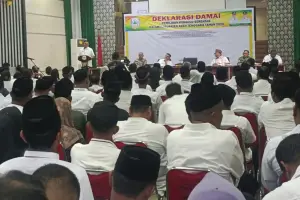 Bupati Aceh Tenggara HM Salim Fakhry mengimbau warga selektif memilih kepala desa