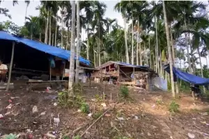 Tenda darurat warga korban banjir di Aceh Utara