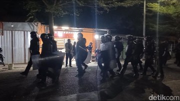 Suasana bentrokan warga di Palu Selatan yang menyebabkan korban jiwa dan luka-luka