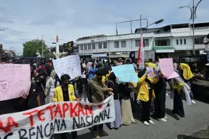 Mahasiswa Demo di DPRK Aceh Barat, Desak Banjir Sumatra Jadi Bencana Nasional
