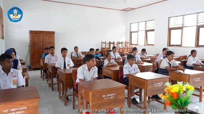 Gedung sekolah yang direvitalisasi dalam Program Revitalisasi Satuan Pendidikan