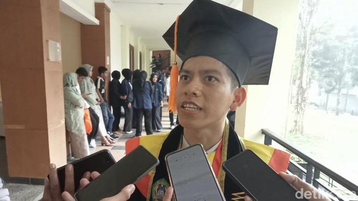 Masya Bagari Takum, wisudawan terbaik STISIP Syamsul Ulum Sukabumi