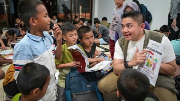 Seskab Teddy Sidak Sekolah Rakyat Cikarang, Kagumi Fasilitas dan Kisah Siswa