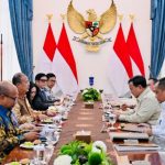 Presiden Prabowo Subianto menerima Tim Gabungan Perumus Undang-Undang Satu Data Indonesia di Istana Kepresidenan Jakarta