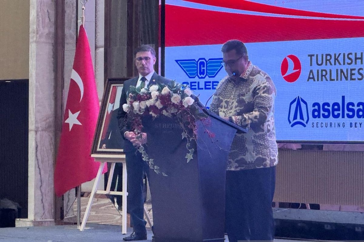Wakil Menteri Pertahanan Yusuf Jauhari bersama Duta Besar Turkiye Talip Kucukcan pada peringatan Hari Nasional Turkiye di Jakarta