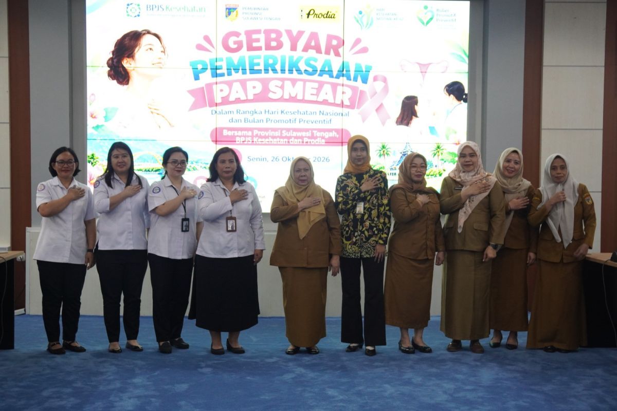 Jajaran BPJS Kesehatan Cabang Palu bersama Pemprov Sulawesi Tengah dan Laboratorium Prodia dalam kegiatan pemeriksaan pap smear
