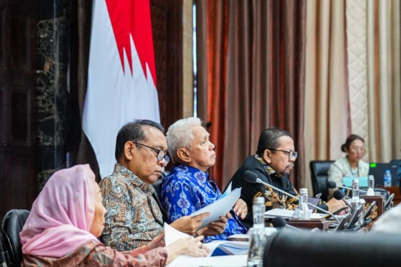 Ketua Wantimpres Pratikno dalam rapat pleno di Jakarta