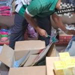 Petugas memeriksa produk kosmetik dan obat bahan alam dalam pengawasan distribusi
