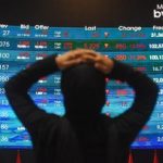 Layar pergerakan indeks saham di Bursa Efek Indonesia yang menunjukkan penurunan